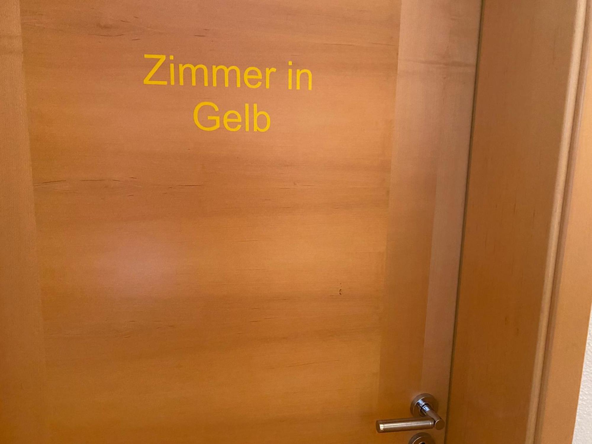 Wilhelmsdorf  Ferienzimmer Oelhaf Zimmer In Gelb Self Check-In Mit Key-Tresore מראה חיצוני תמונה
